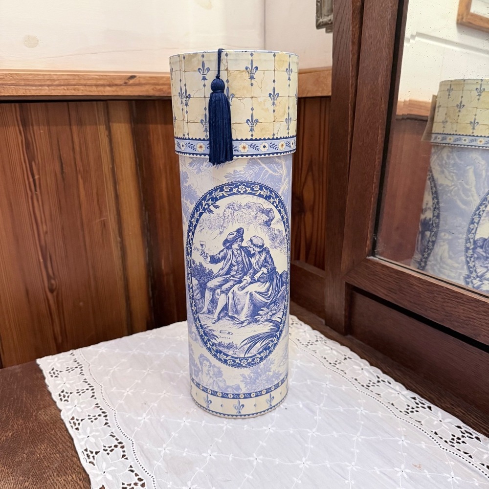 Punch Studio Wine Caddy Gift Box Blue New Toile Fleur-de-lis Tassel 85303
